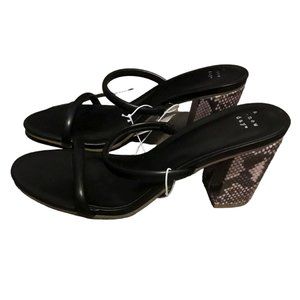 Tacones para dama con decoracion de piel de serpiente marca Cass Heels